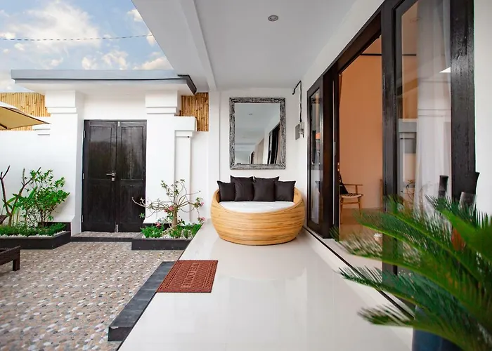 Aurora Villa, * スミニャック